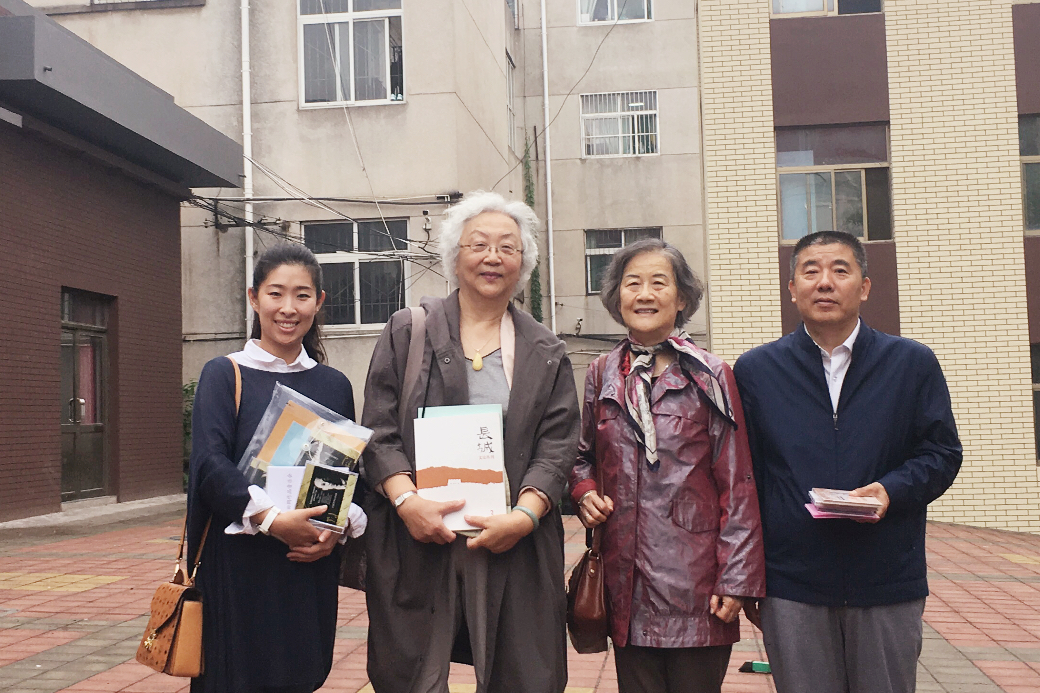 我国著名作曲家陈田鹤先生之女陈晖教授莅临济南大学音乐学院捐赠其父